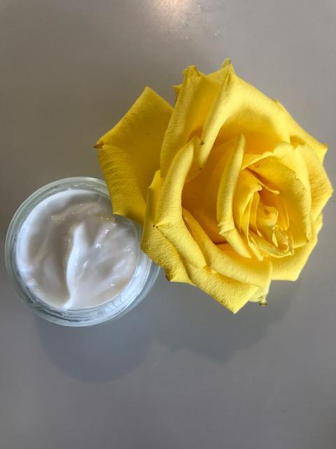 Why People with Oily Skin Should Also Moisturise | Velettà skincare